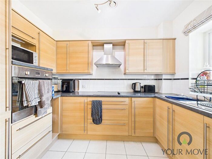 2 Bedroom Flat For Sale In Four Ashes Road, Bentley Heath, Solihull, B93