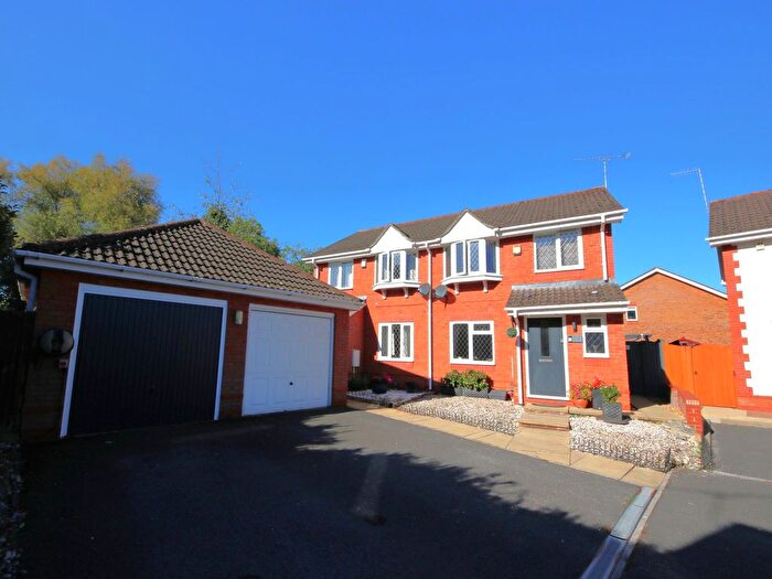 3 Bedroom Semi-Detached House For Sale In Wainwright Gardens, Hedge End, SO30