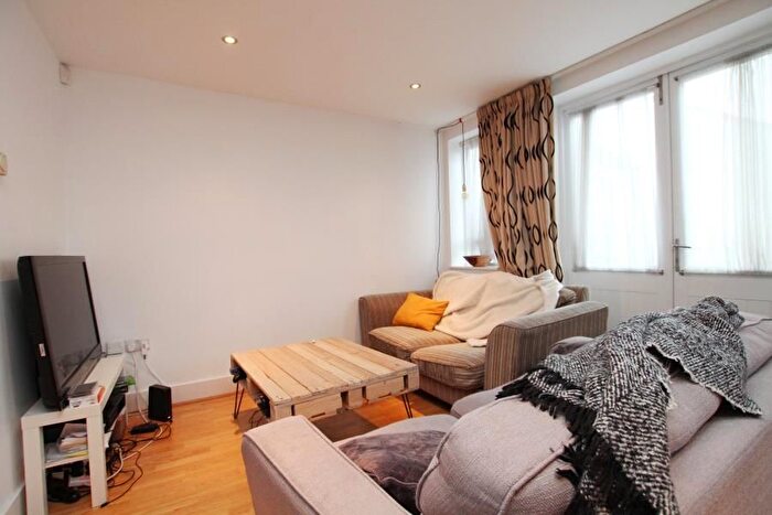 2 Bedroom Flat To Rent In West Street, St. Philips, Bristol, BS2