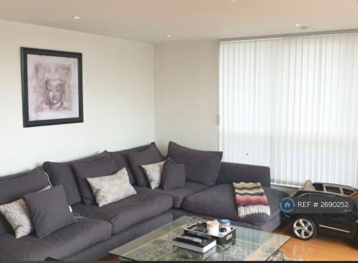 2 Bedroom Flat To Rent In Railway Terrace, Slough, SL2