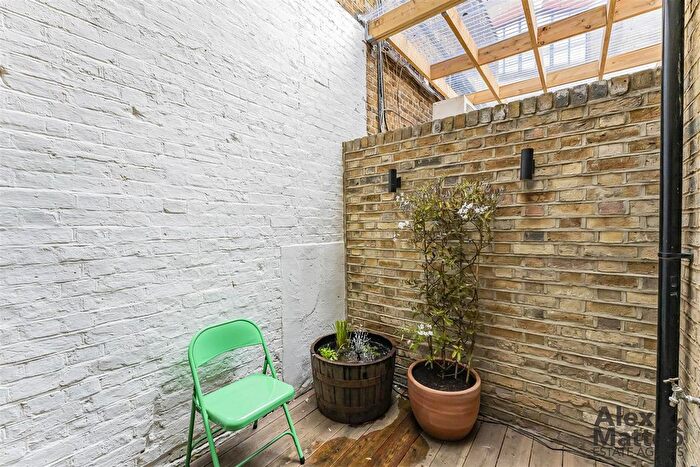 2 Bedroom Flat For Sale In Rotherhithe Street, Rotherhithe, SE16