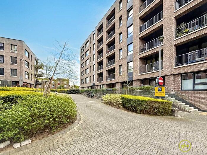 1 Bedroom Flat For Sale In Gullivers Walk, Surrey Quays, London, SE8
