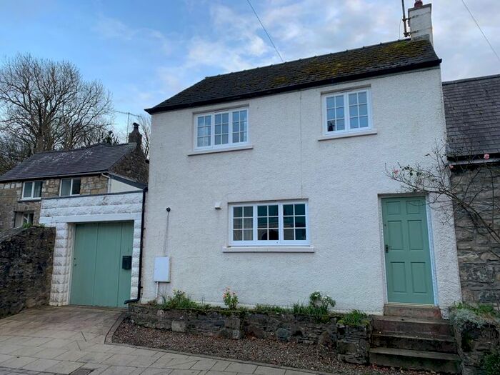 2 Bedroom Cottage To Rent In West Street, Newport SA42