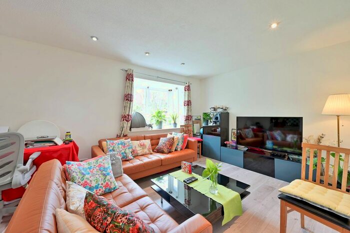 1 Bedroom Flat To Rent In Frogmore, Wandsworth Town, London, SW18