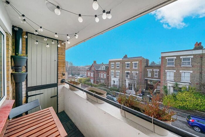 2 Bedroom Flat For Sale In Castledine Road, London, SE20