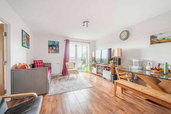 2 Bedroom Flat To Rent In Observer Close, Colindale, London, NW9