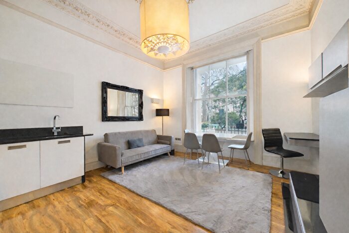 1 Bedroom Flat To Rent In St. Georges Square, Westminster, London, SW1V
