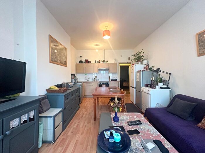 2 Bedroom Flat To Rent In South Lambeth Road, London, SW8