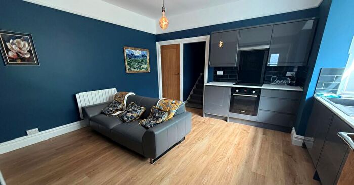 1 Bedroom Flat For Sale In Lower Ground Floor Flat, Station Road, Westcliff-on-Sea, Southend-on-Sea, SS0