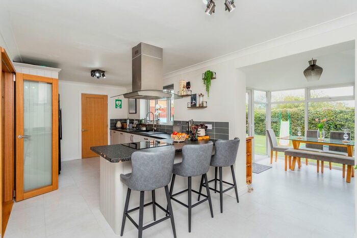 4 Bedroom Detached House For Sale In Moor Close, Wheldrake, York, YO19