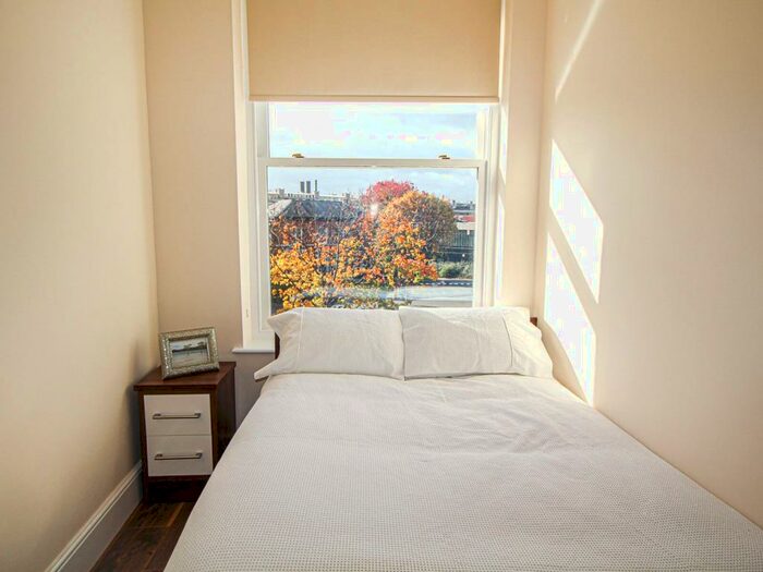 1 Bedroom Apartment To Rent In Blenheim Terrace, Leeds, West Yorkshire, LS2