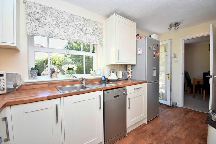 3 Bedroom Detached House For Sale In Heather Drive, Thatcham, Berkshire, RG18