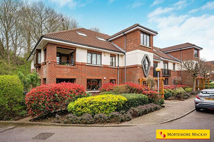 3 Bedroom Apartment For Sale In Brook Park Close, London, N21