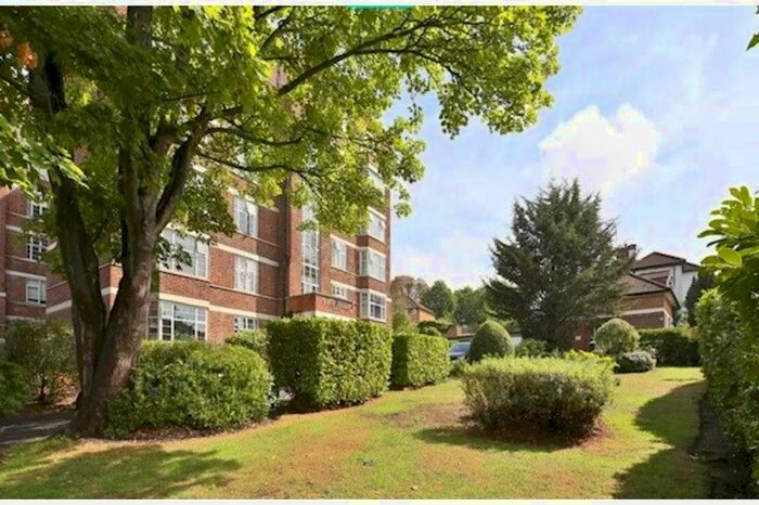 2 Bedroom Flat To Rent In Colney Hatch Lane, London, N10