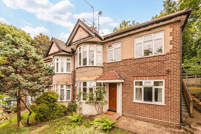 2 Bedroom Property For Sale In Sandall Close, Ealing, W5