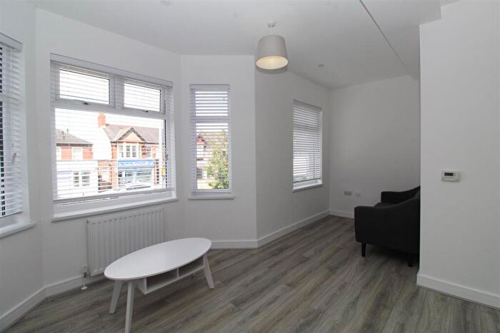 2 Bedroom Flat To Rent In Caerphilly Road, Birchgrove, Cardiff, CF14