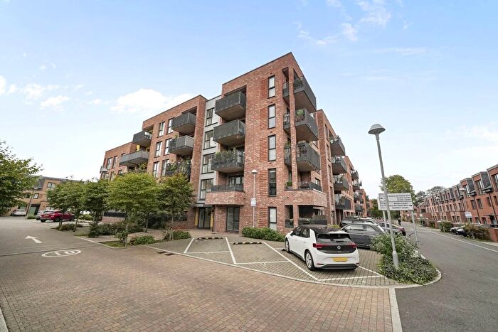 2 Bedroom Flat For Sale In Reynard Way, Brentford, TW8