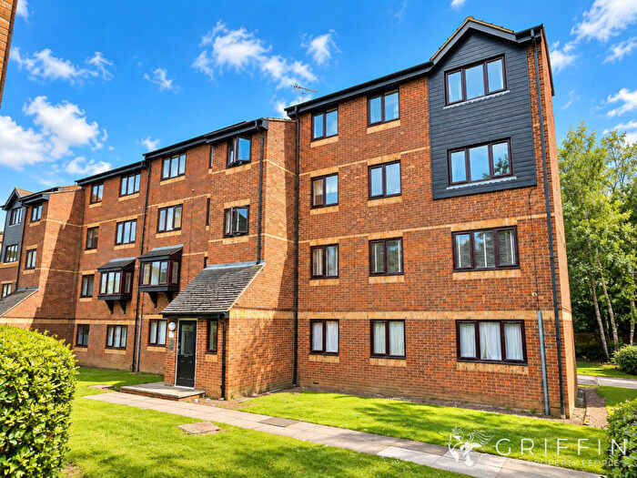 2 Bedroom Flat For Sale In The Glen, Vange, Basildon, SS16