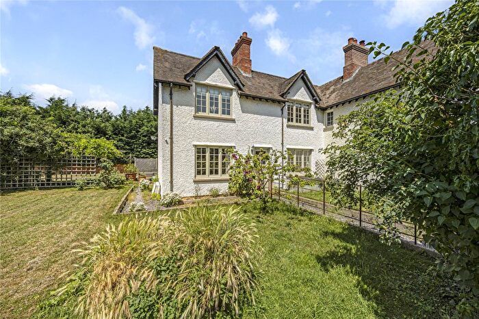 3 Bedroom Semi Detached House For Sale In Blacksmiths Lane, Dumbleton, Worcestershire, WR11
