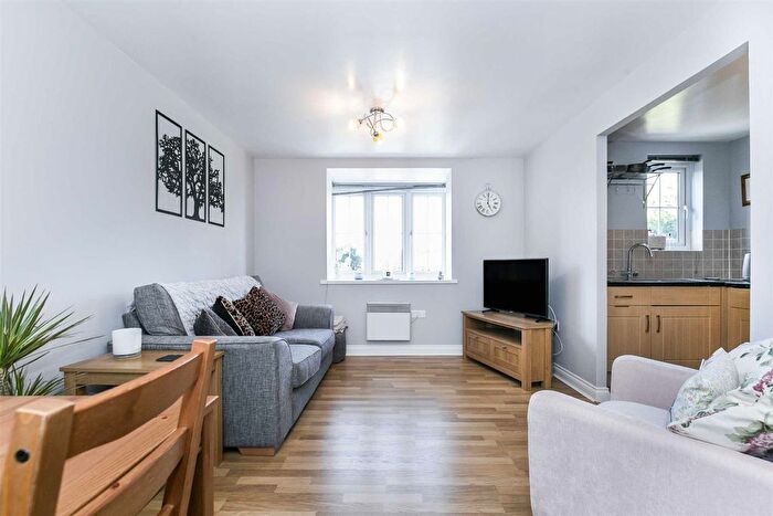 2 Bedroom Flat For Sale In Stants View, Hertford, SG13