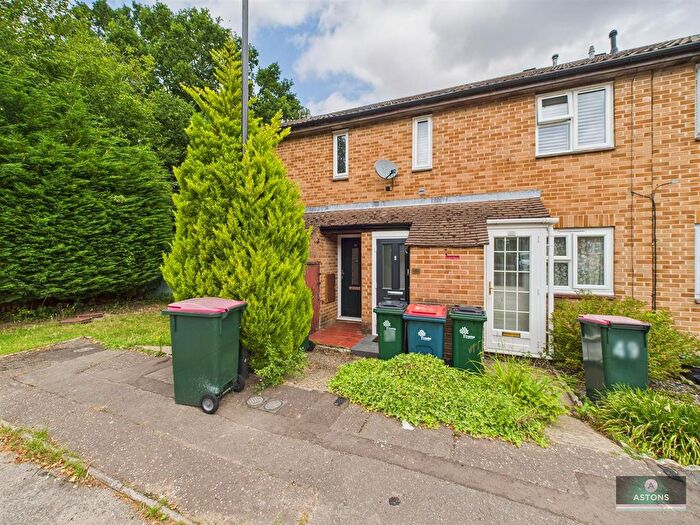 1 Bedroom Flat To Rent In St Sampsons Road, Cottesmore Green, RH11