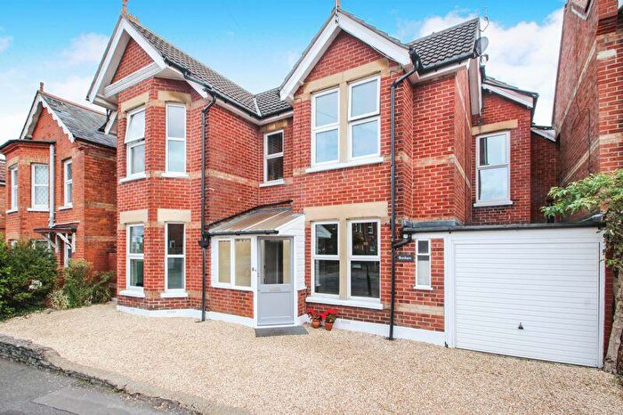 6 Bedroom Detached House To Rent In Waterloo Road, Bournemouth, BH9