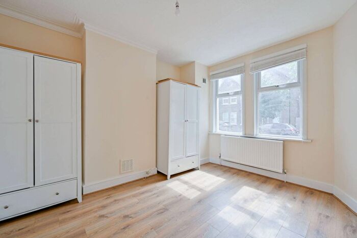 2 Bedroom Flat To Rent In West Gardens, Colliers Wood, London, SW17