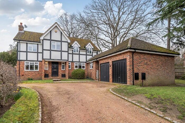 5 Bedroom Detached House To Rent In Weybridge, Surrey, KT13