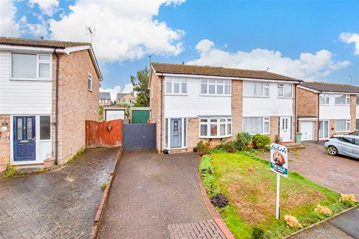 3 Bedroom Semi-Detached House For Sale In Northleigh Close, Maidstone, Kent, ME15