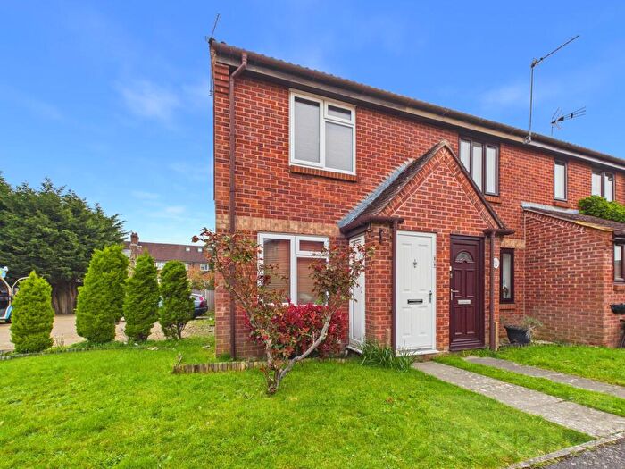 2 Bedroom Semi-Detached House To Rent In Tanyard Close, Horsham, RH13