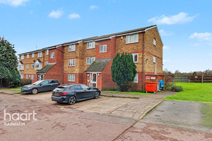 1 Bedroom Apartment For Sale In Leston Close, Rainham, RM13