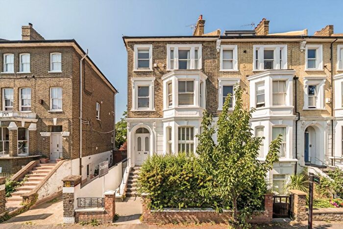 2 Bedroom Flat For Sale In Gauden Road, Clapham, SW4