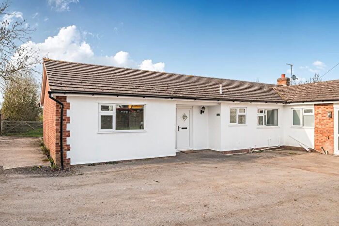 4 Bedroom Detached Bungalow To Rent In Ascot Road, Maidenhead, SL6