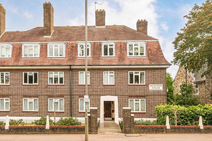 3 Bedroom Flat For Sale In Garratt Lane, Earlsfield, SW17