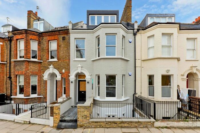 3 Bedroom Flat To Rent In Lettice Street, London, SW6