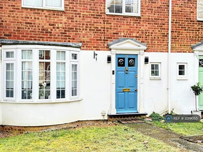 3 Bedroom Terraced House To Rent In Harrow Court, Reading, RG1