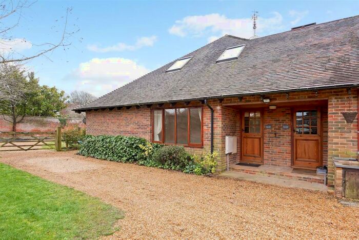 2 Bedroom Flat To Rent In The Street, Walberton, BN18