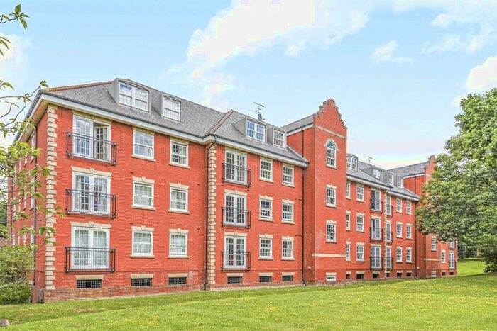 2 Bedroom Flat To Rent In Keephatch House, Montague Close, Wokingham, RG40