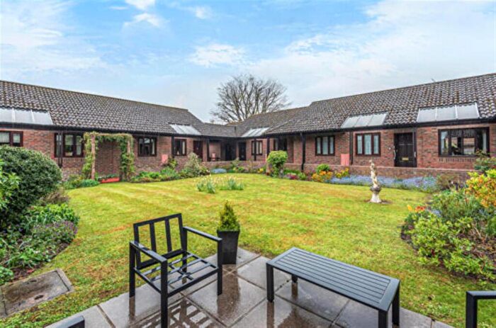 1 Bedroom Terraced Bungalow For Sale In Middlebridge Street, Romsey, SO51