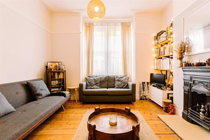 1 Bedroom Flat To Rent In Vale Grove, Manor House, N4