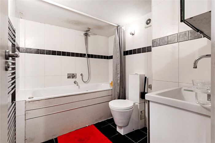 1 Bedroom Flat For Sale In Gatton Road, London, SW17