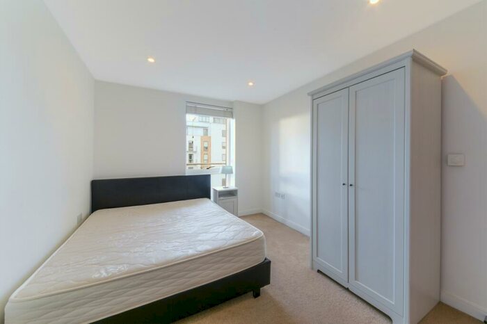 3 Bedroom Flat To Rent In Seven Sea Gardens, Bow, London, E3