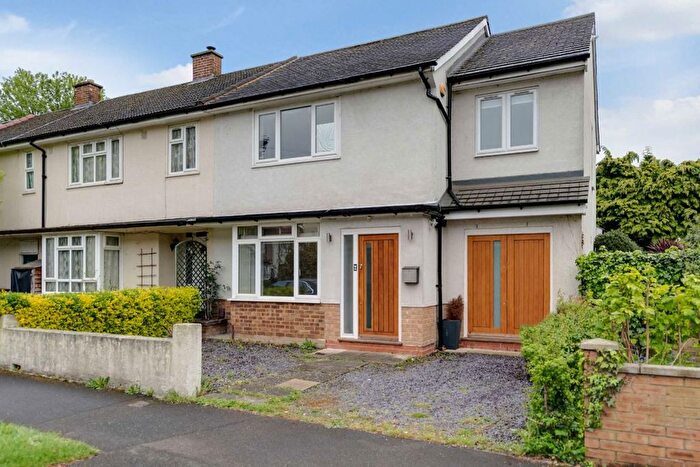 3 Bedroom Property To Rent In Station Gardens, Chiswick, W4