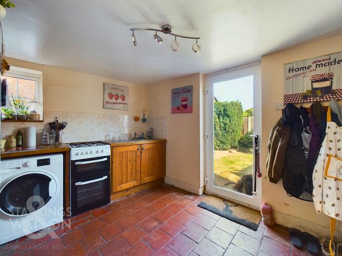 2 Bedroom Cottage For Sale In High Street, Attleborough, NR17