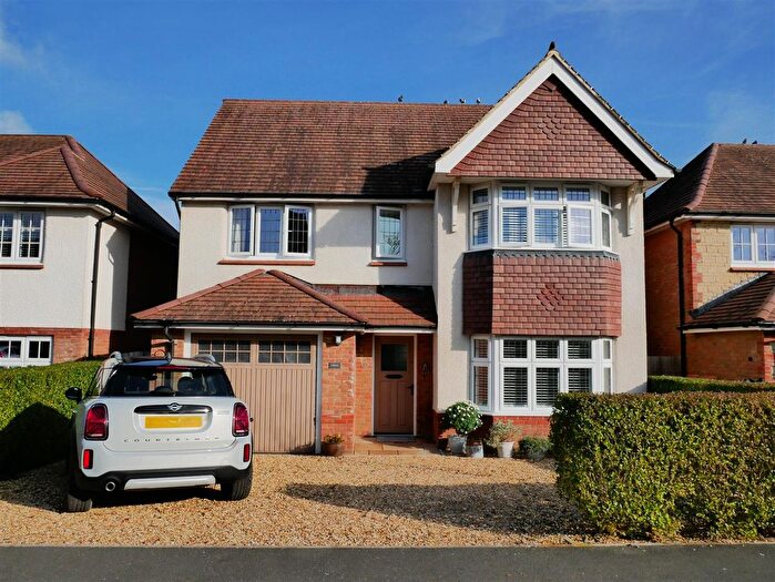 4 Bedroom Detached House For Sale In Cherhill Way, Calne, SN11
