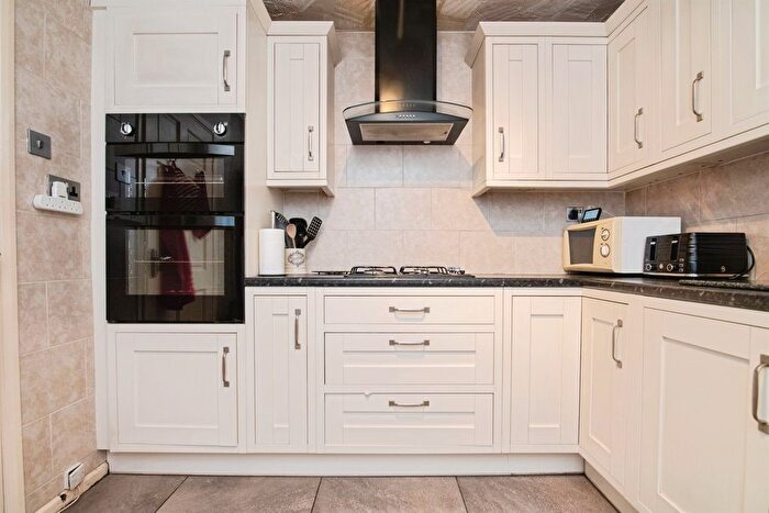 3 Bedroom Semi Detached House For Sale In Silverthorne Avenue, Tipton, DY4