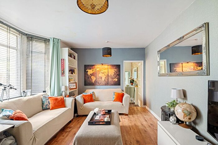 2 Bedroom Flat For Sale In Ackroyd Road, Honor Oak, SE23