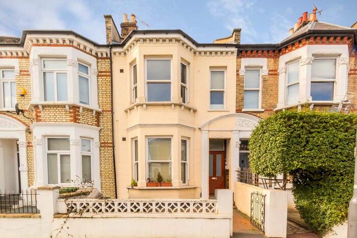 Studio To Rent In Bloemfontein Road, London, W12