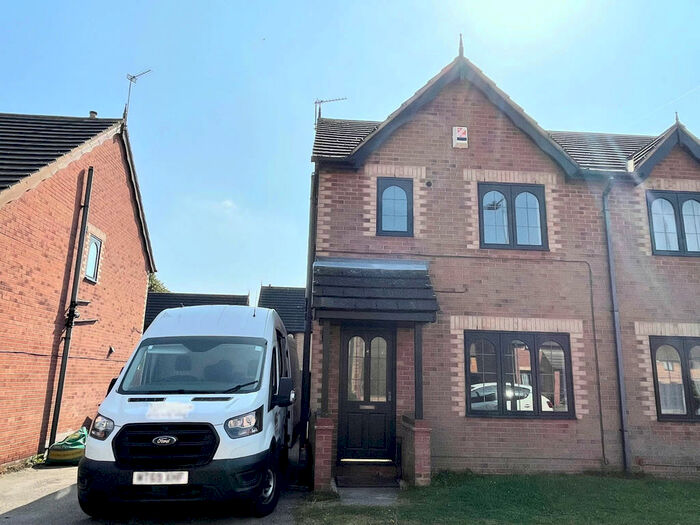 3 Bedroom Semi-Detached House To Rent In Worral Court, Edenthorpe, Doncaster, DN3