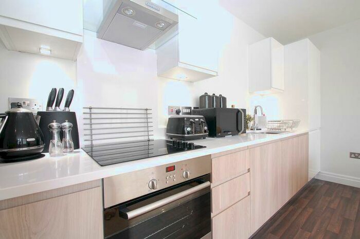 1 Bedroom Flat To Rent In Windsor Street, Chertsey, KT16